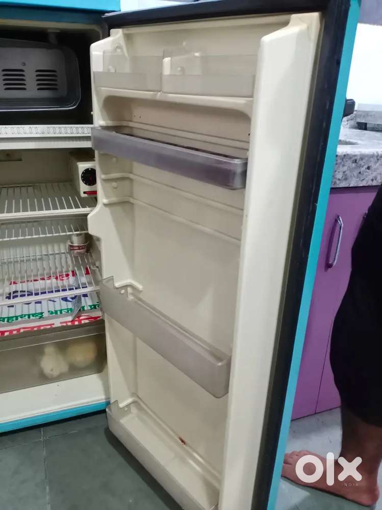 Kelvinator fridge 165 litre