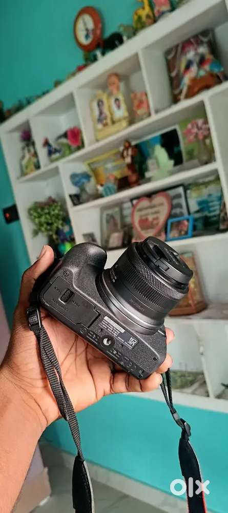 Canon R100 mirror less