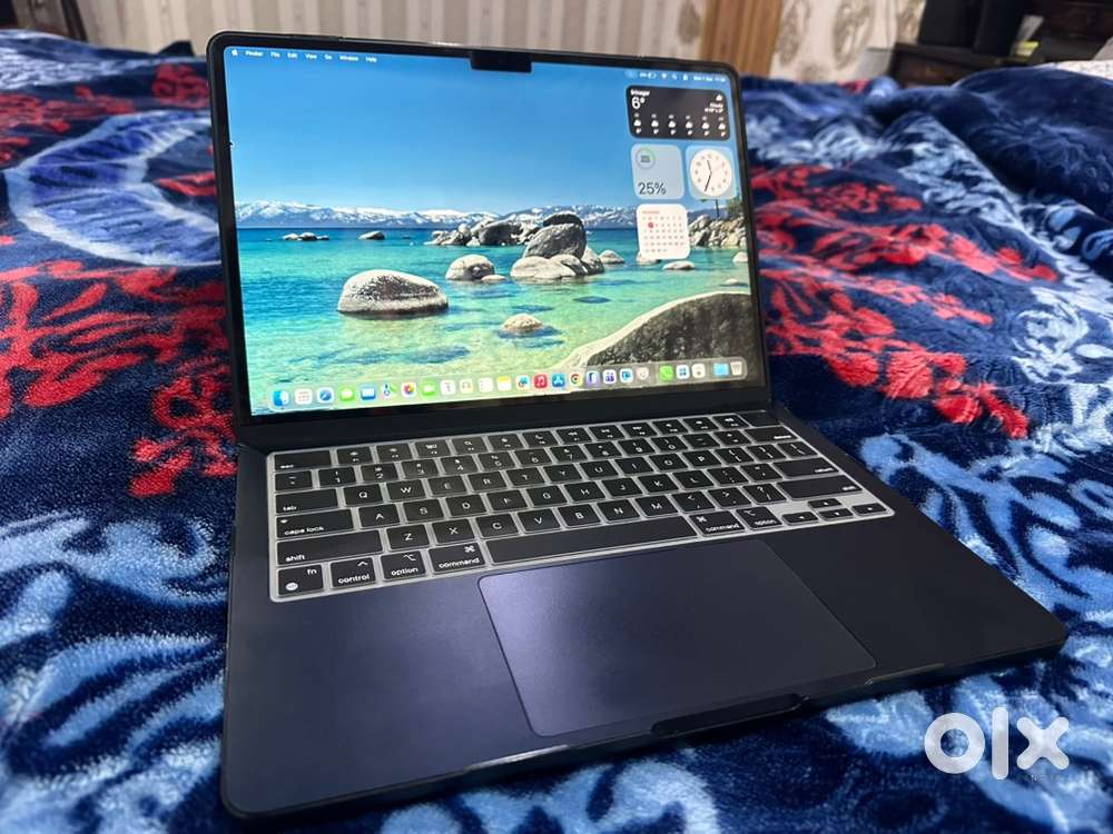 MacBook Air M2 in Showroom condition