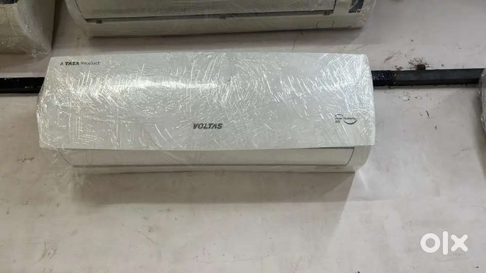 1 ton split AC with warranty and good condition 1 year old