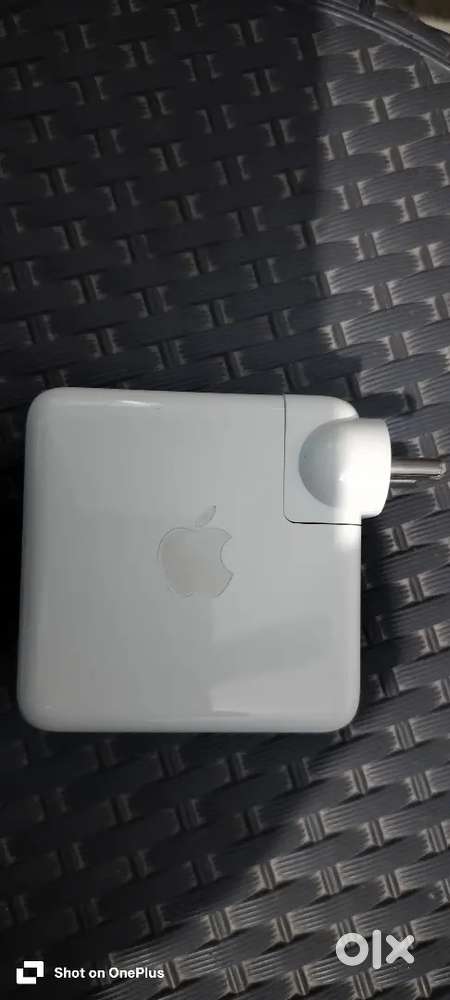 Apple adapter - 140 wts