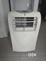 Croma AC  10 years old cream color