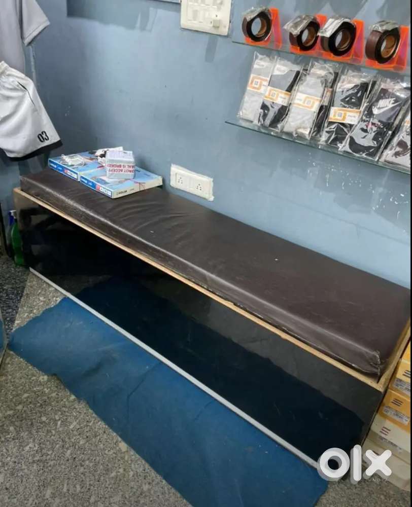 1 sofa bench with inside space