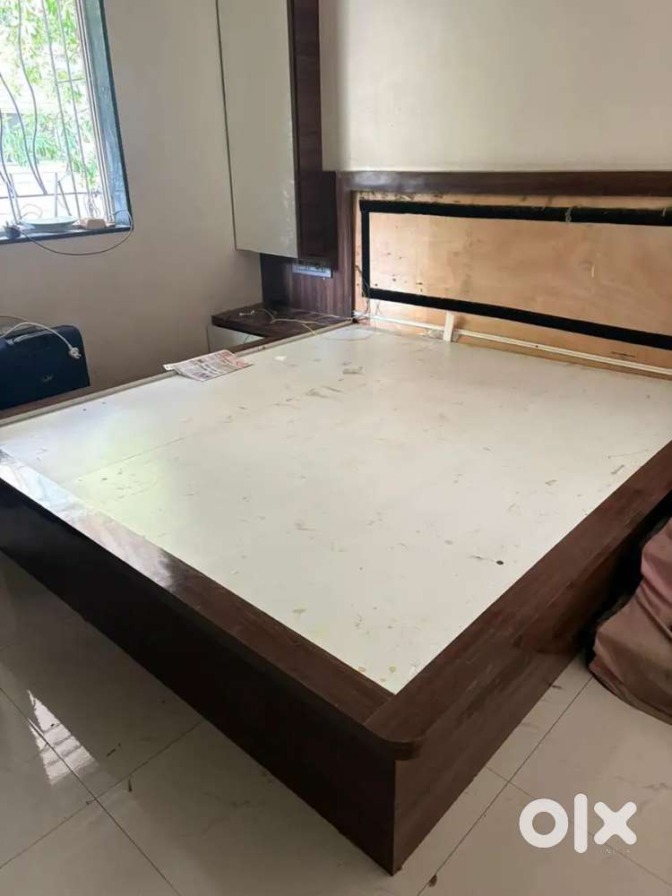 Queen size bed