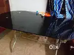 glass dinnig table with out chaire