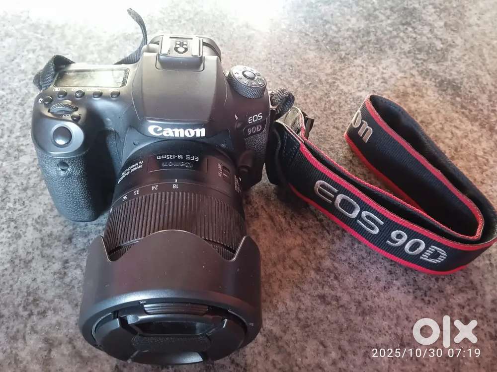 Canon 90D 32MP with 18 to 135 lens
Tyfy flash