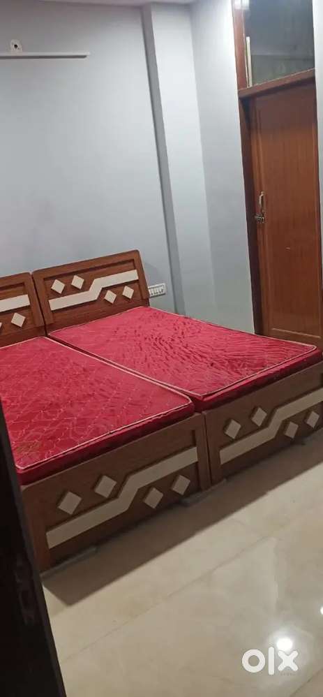 INDEPENDENT ONE BIG ROOM ATTECHED WASHROOM