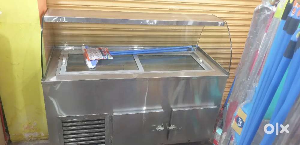 Selling cake dispenser