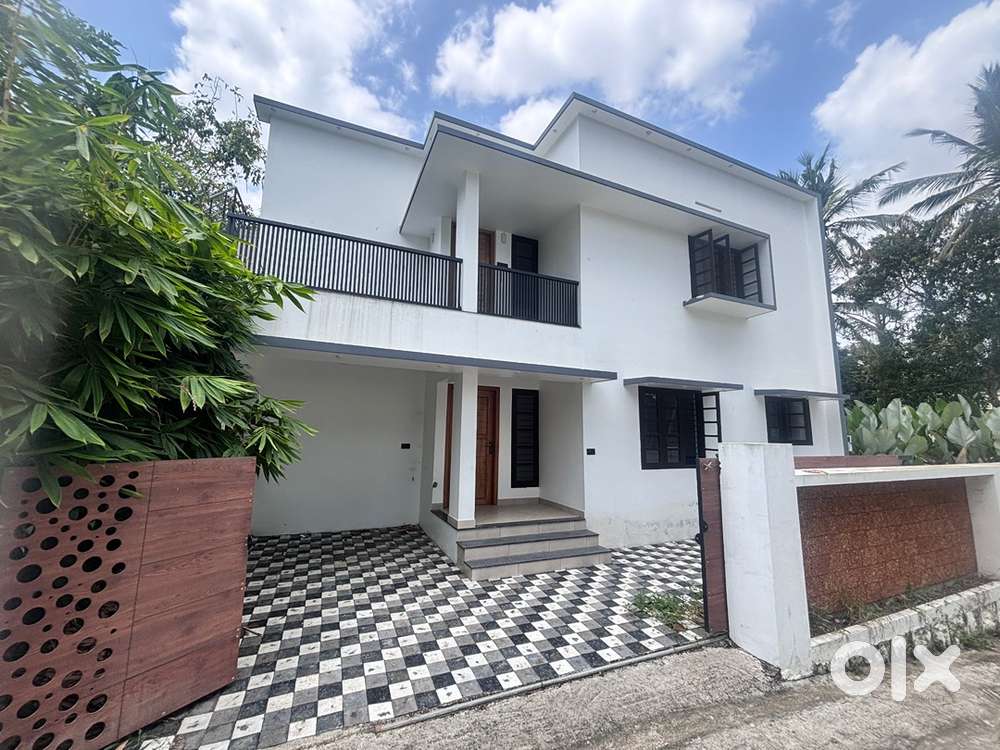 50lks(ngble)3bhk/1350sqrft/Thirumala/Perukavu/Tvpm/80% loan ready