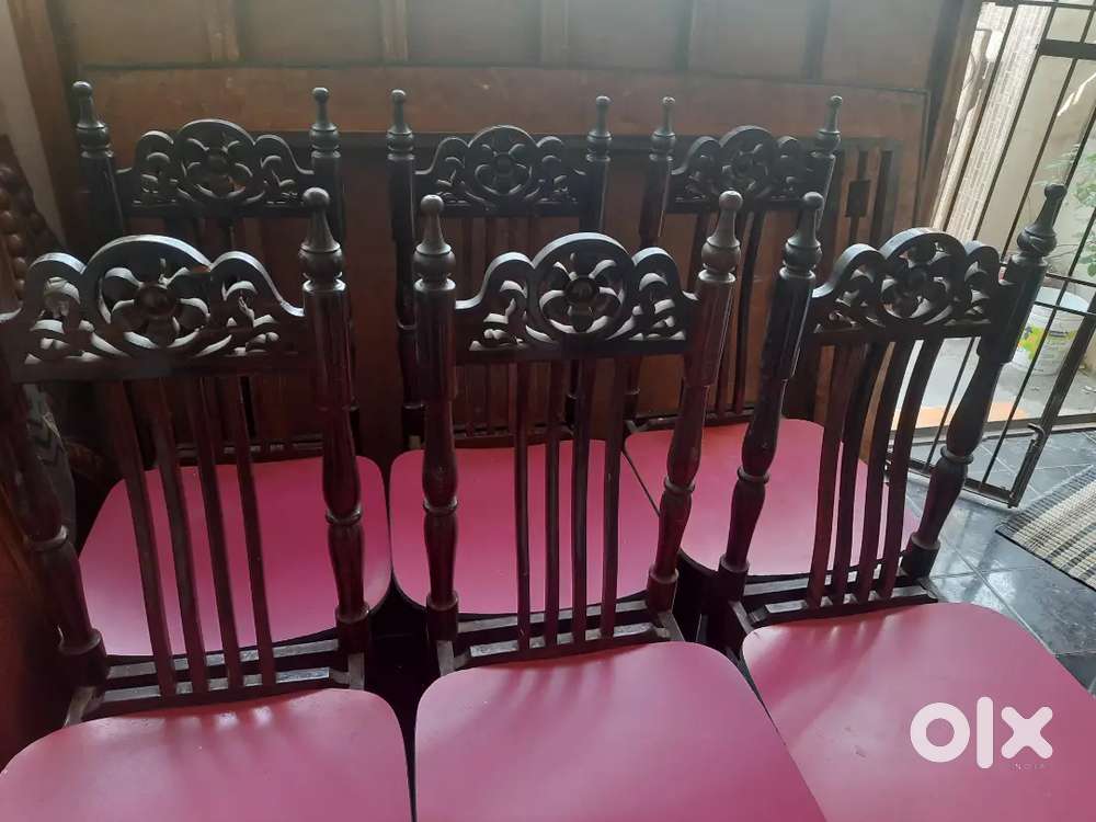 6 chair 1 big strong dining table in very good condition