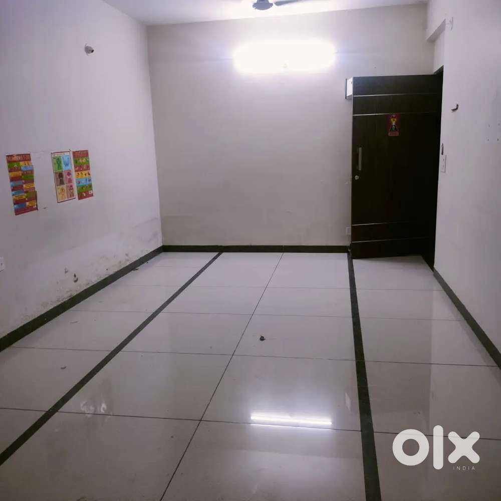 3bhk flat on rent at old plasiya for decent family only