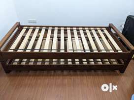 Sturdy and classy looking stackable bed with mattress