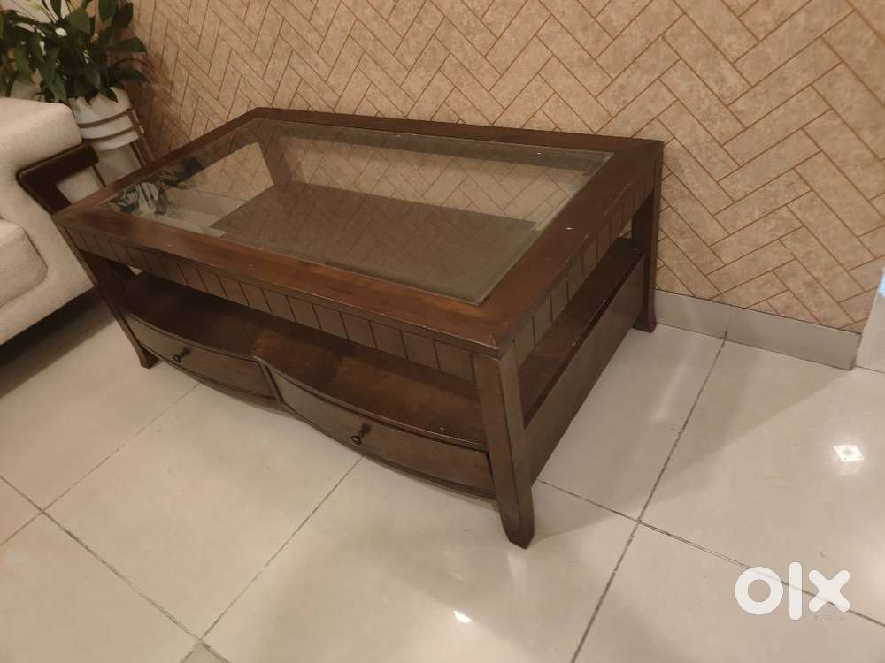 Elegant Wooden & Glass Centre table Table - Excellent Condition