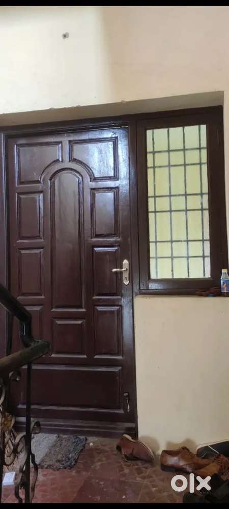 1 BHK 1 bike can park and metro water available