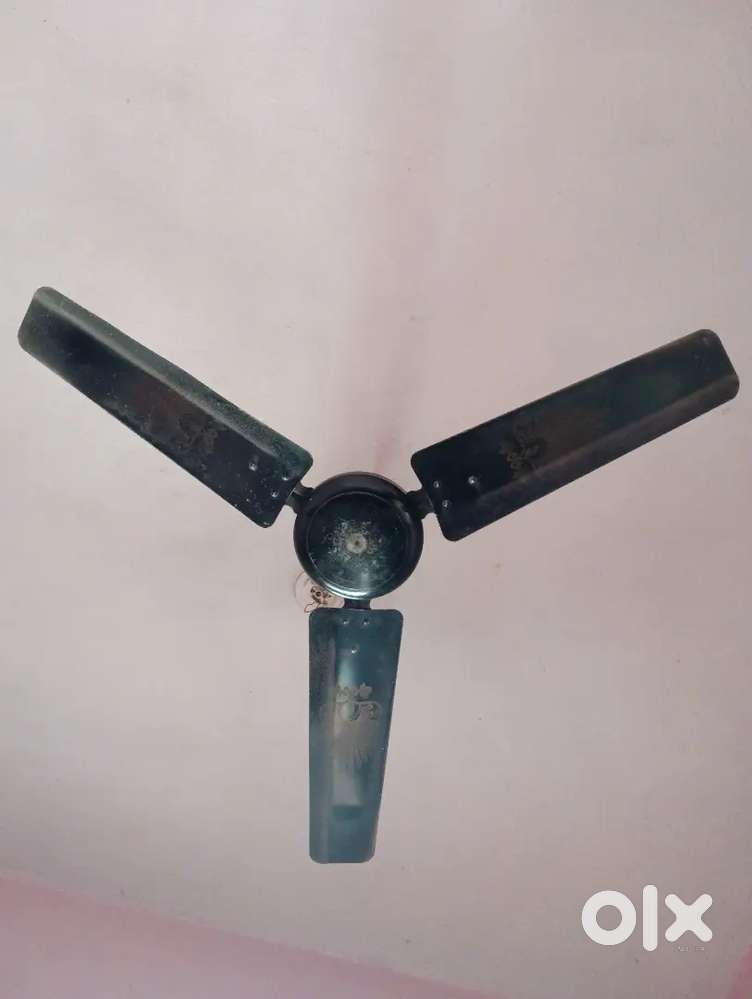 Toofan Ceiling Fan in fine condition