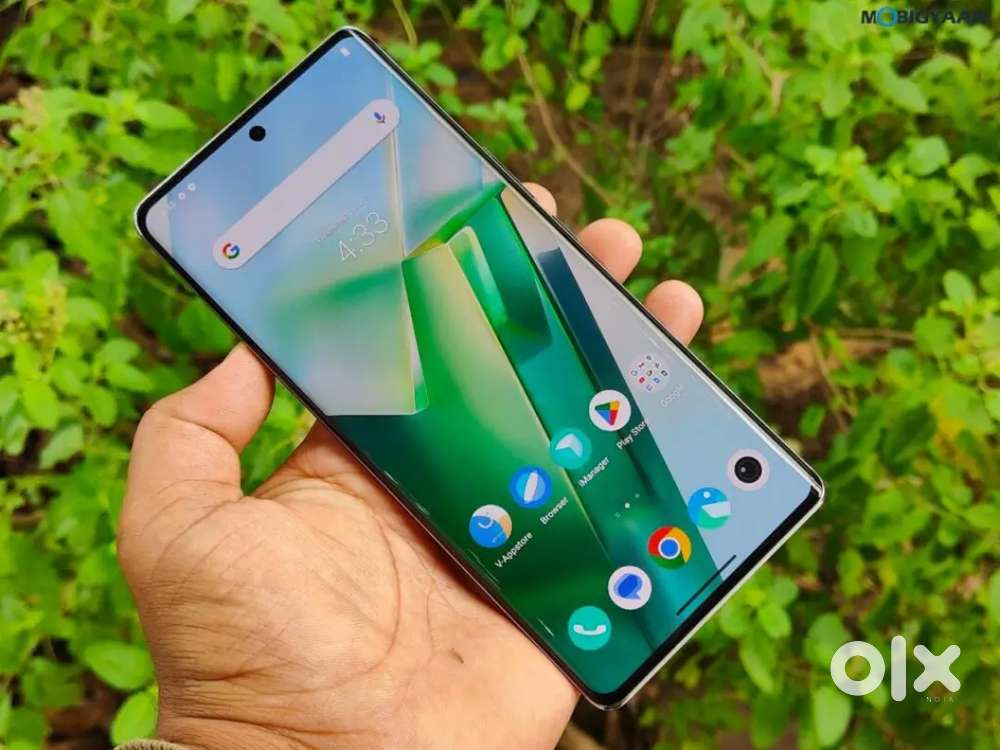 Vivo T2 Pro Ladies Use Smartphone.
