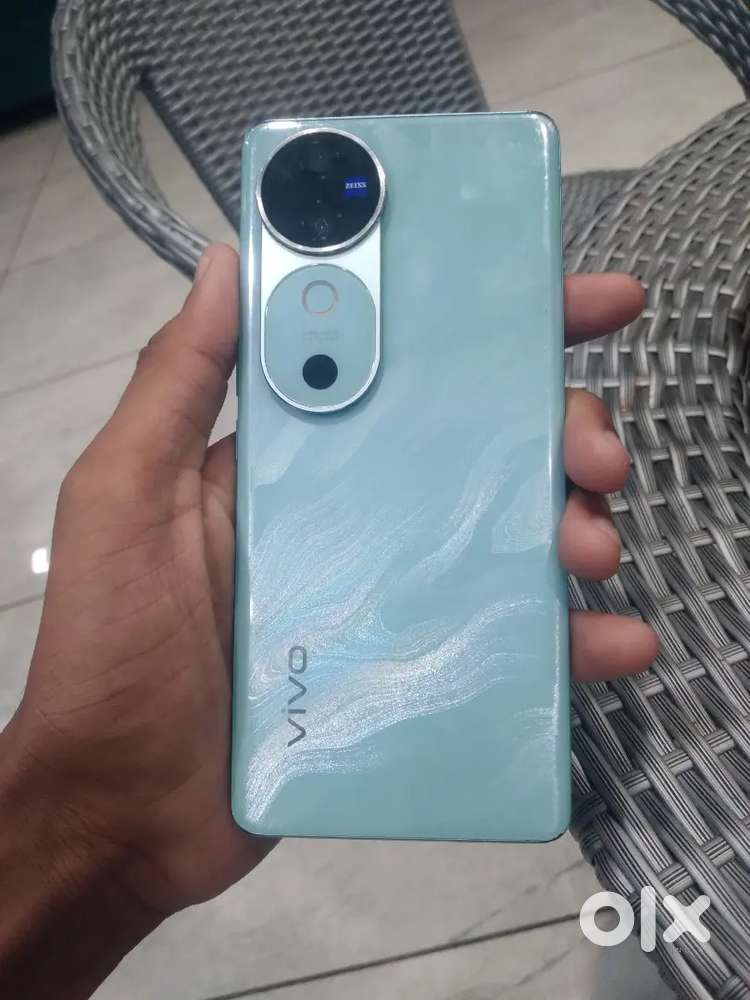 Vivo v40 (8 128)
