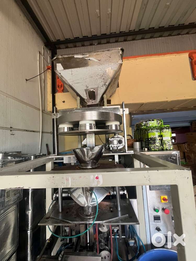Pouch packaging machine