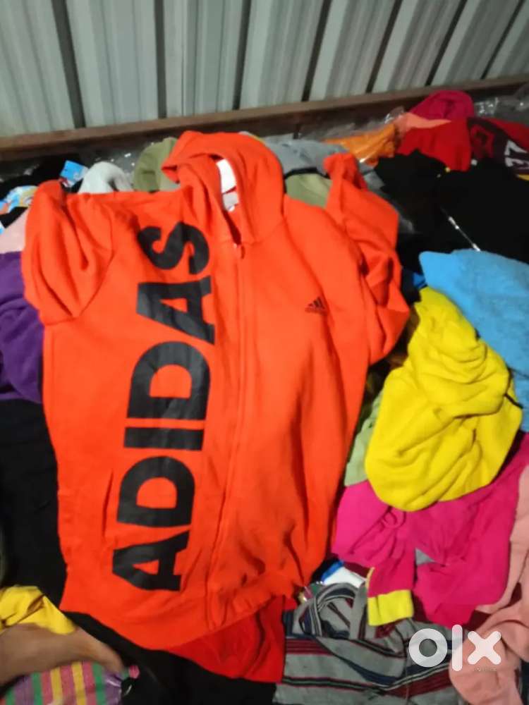 Man and women hudi sell