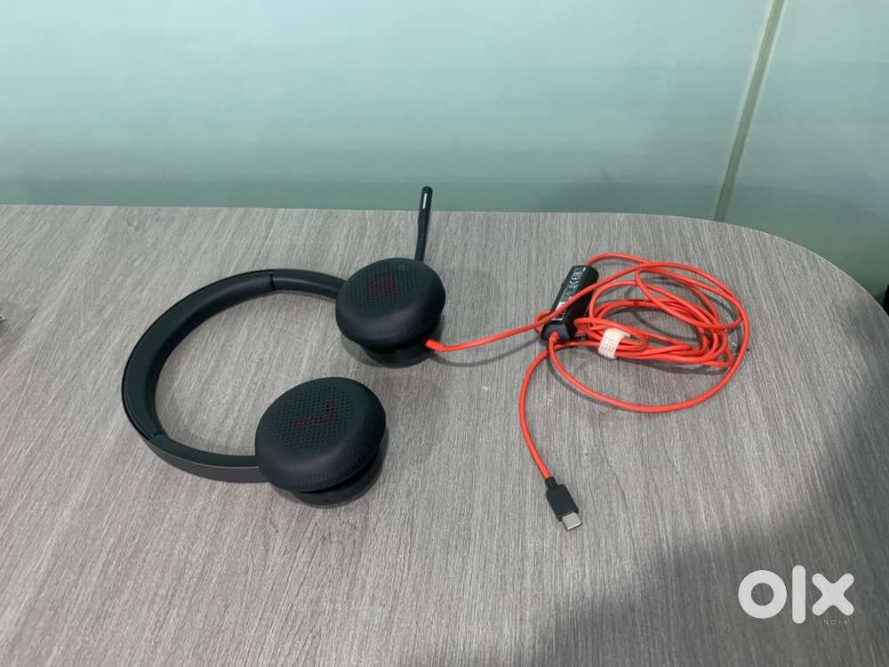 Black wire 8225 plantronics headphone - less used - with bill