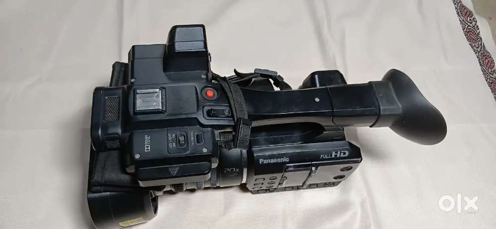 Pv100 video camera