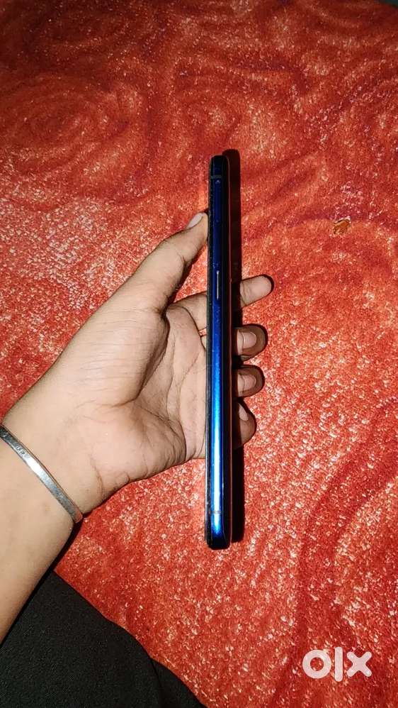 128 GB 8 RAM hai Tip top condition full ok