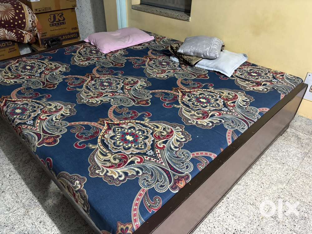 King size bed