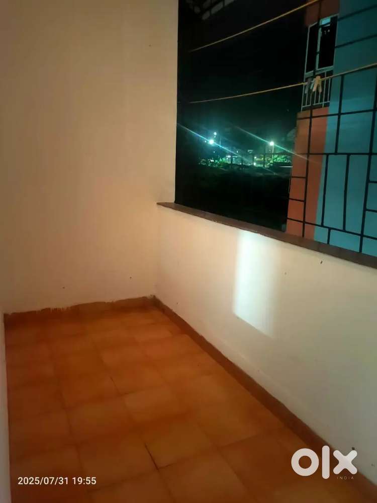 1bhk for rent behind st treasa school bachelor allowed