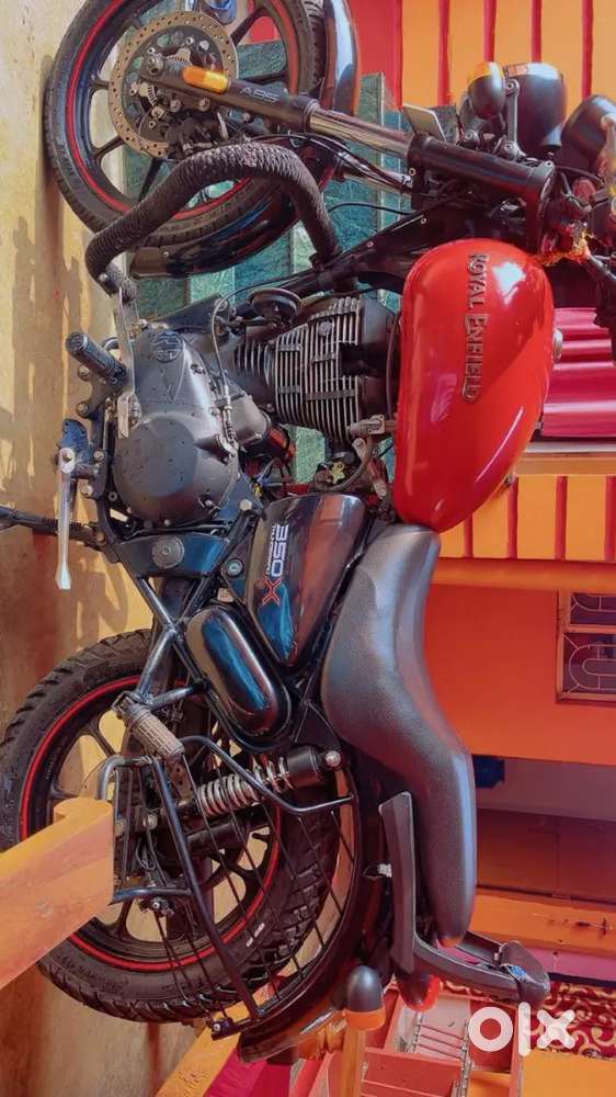 Royal Enfield Thunderbird 350 bike red colour