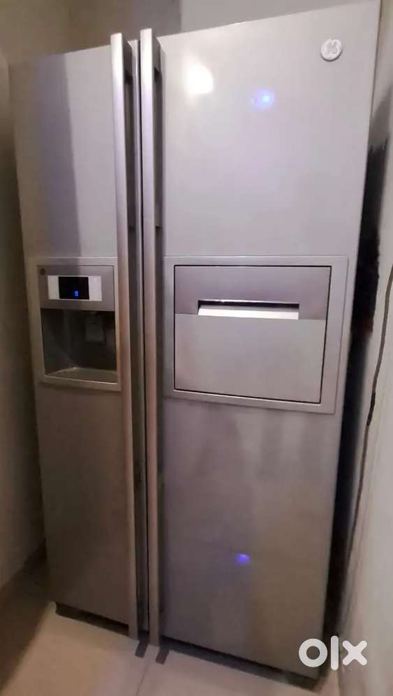 Double Door GE fridge