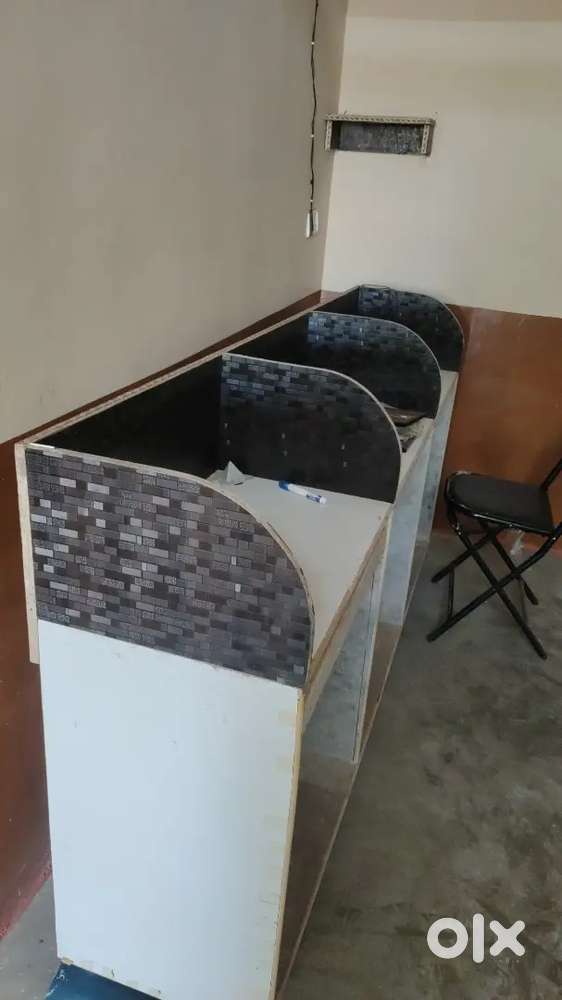 Computer liabrary desk table