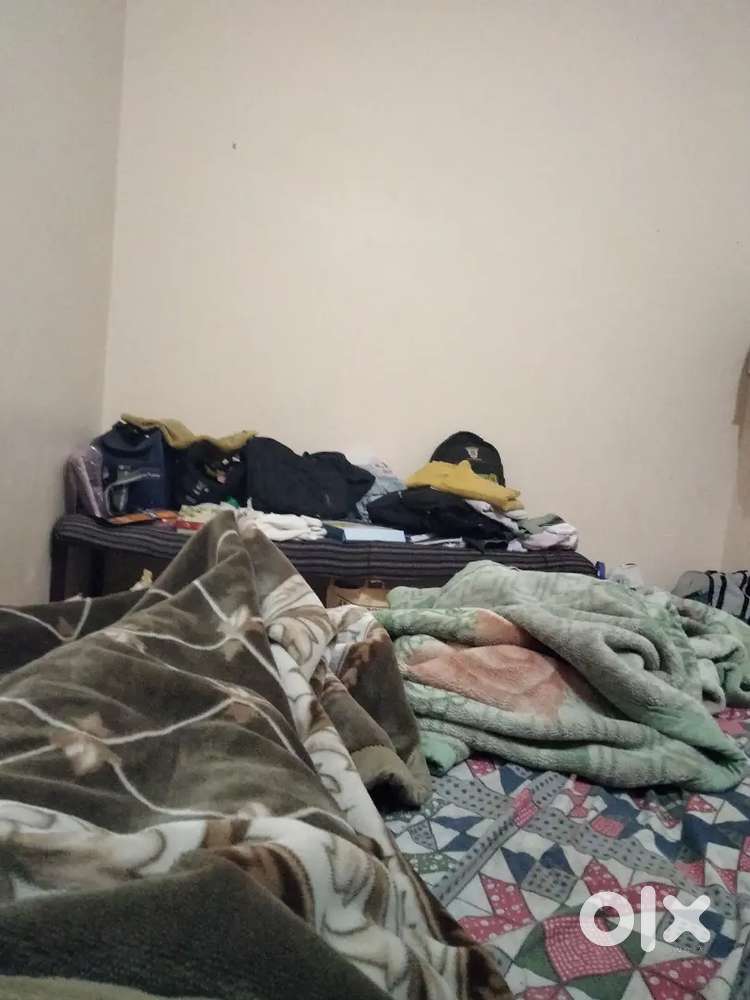 Koe room partner ho samprk kre 1 boy ya men teyari krne vala ya other