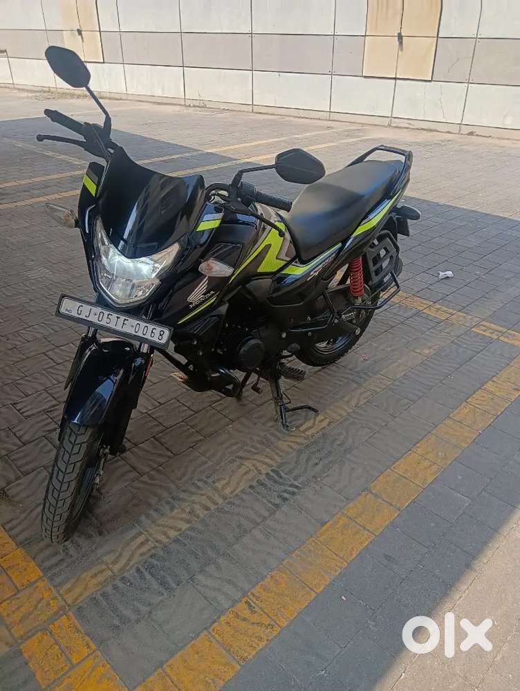 Good condition , new  bike  , sp sain  125  ,  ergent  sell  ,