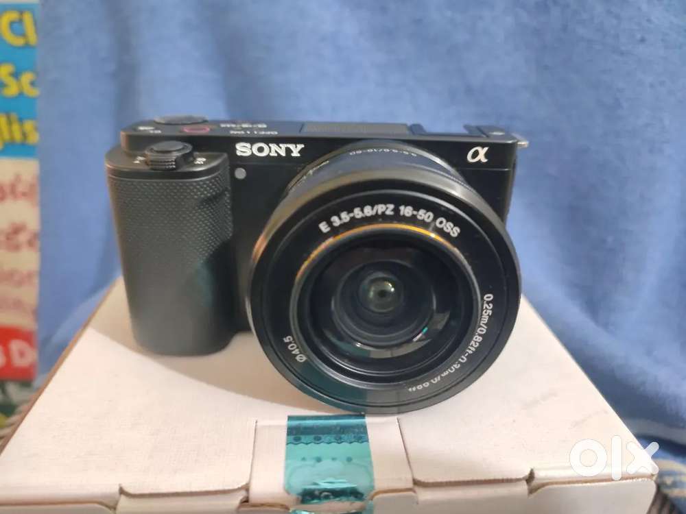 Brand new sony zve10 + kit lens