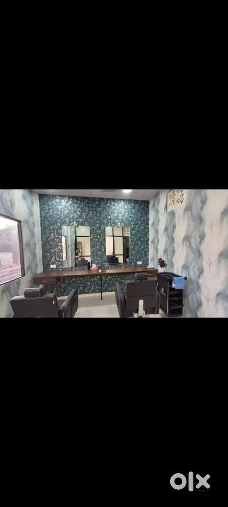 Fully furnished parlour in prime location