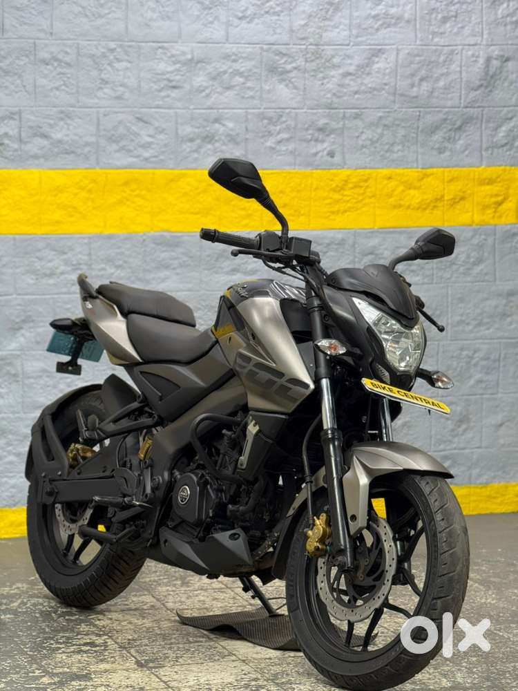 BAJAJ PULSAR NS200 (2557)