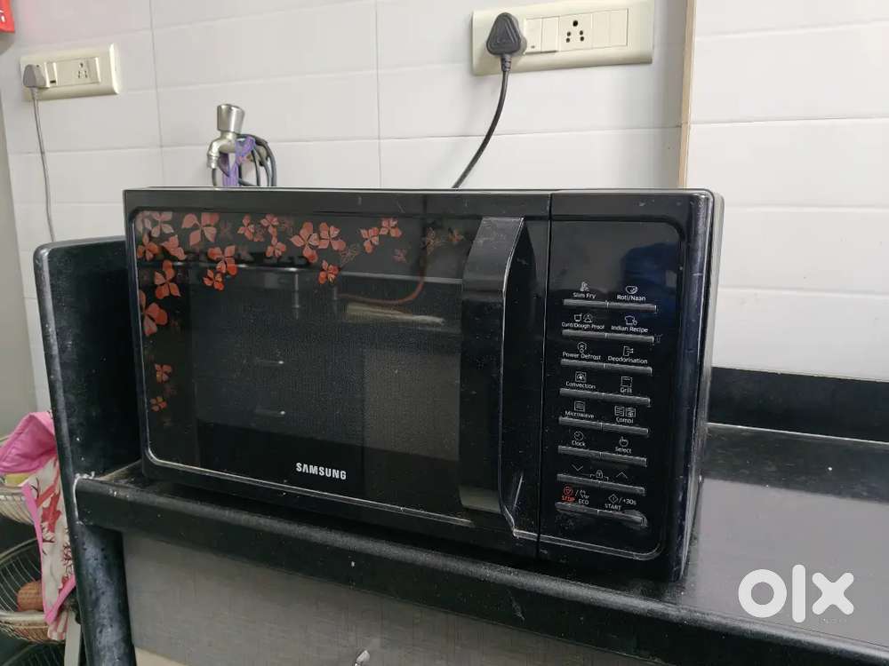 MICROWAVE CONVECTION OVEN