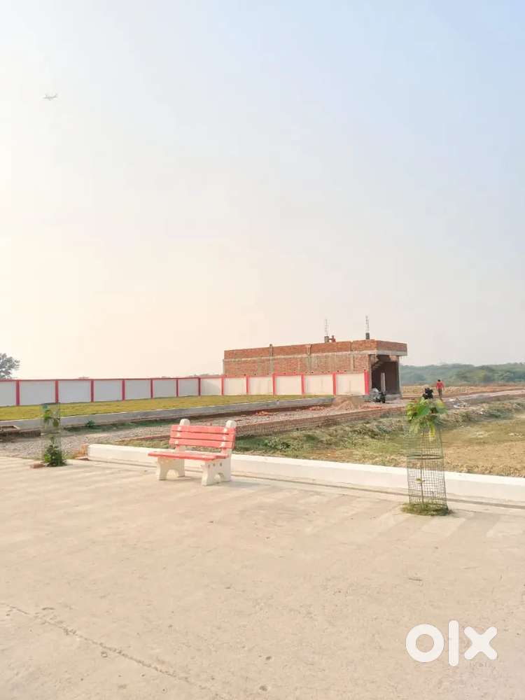 बस्ती के बीचों बीच प्लॉट खरीदे लखनऊ में खुरदही बाजार के निकट
