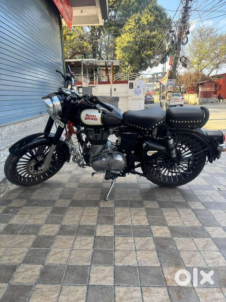 Royal enfield classic 350 black showroom condition