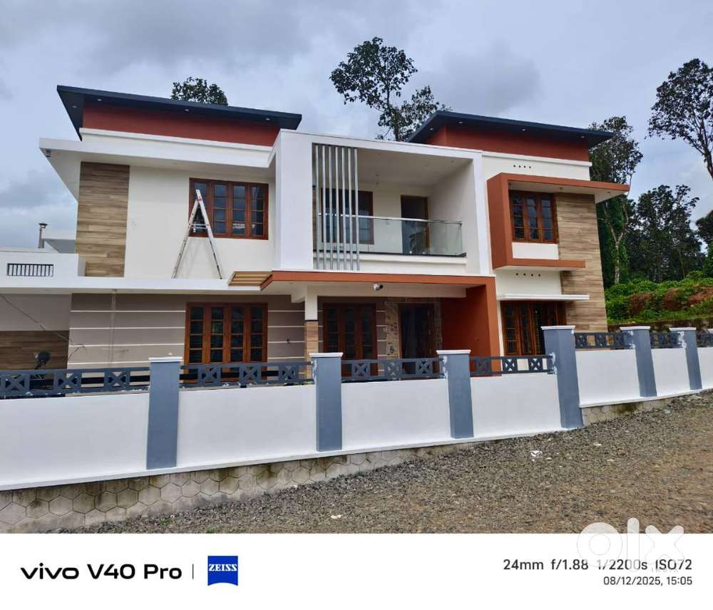 HOUSE FOR SALE NEAR PULLAD