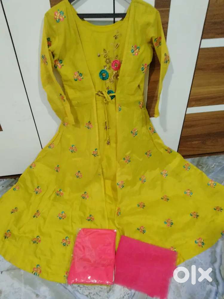 Coty style full flair gaun embroidery hand work