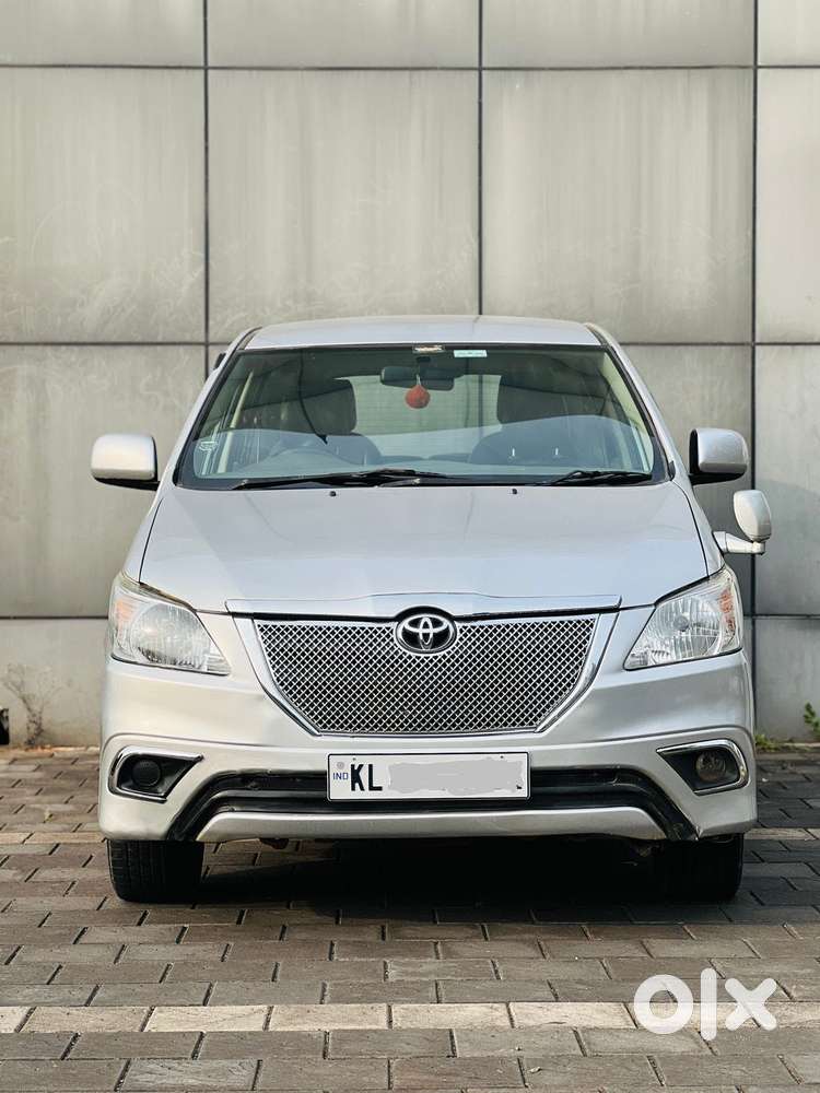 Toyota Innova 2.5 ZX 7 STR BS-IV, 2010, Diesel