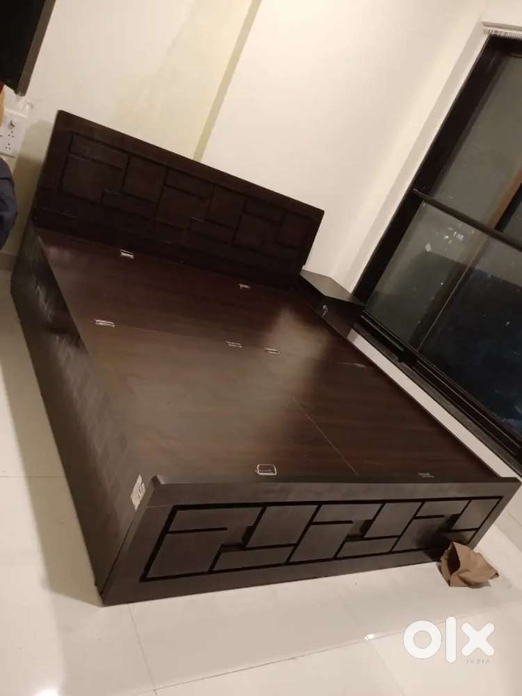 Brand new engineered wood bed 5×6 at reasonable price