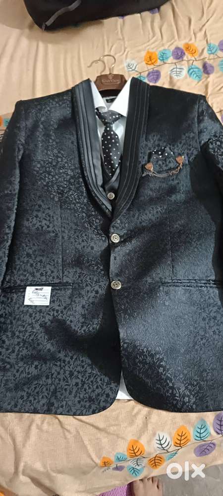 A brand new Men black hand printed 5 piece suit for men Size M
