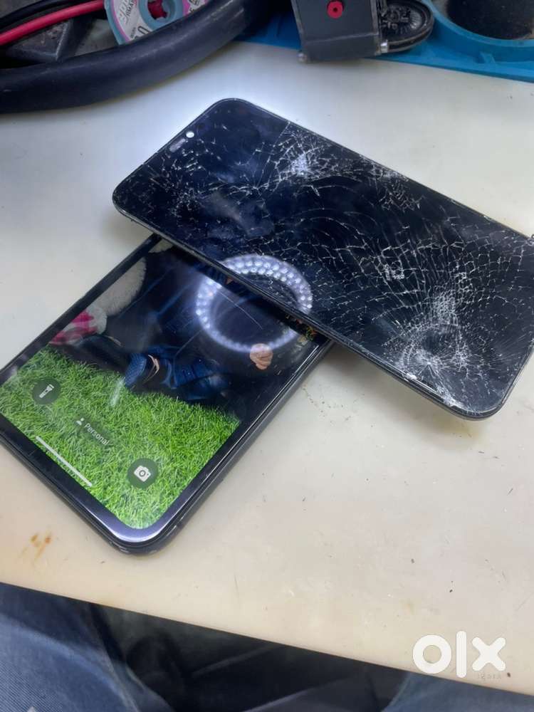  iPhone Repair Specialist – Screen, Battery, Charging, Water Damage