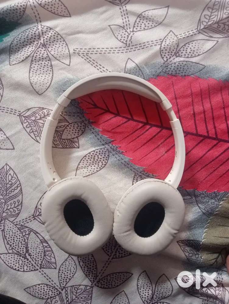 Blututh headphones