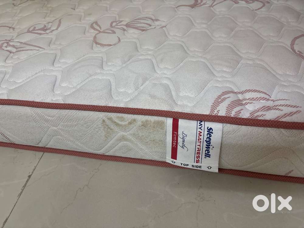 Sleep well 72x78x8 inch mattress in very good condition
