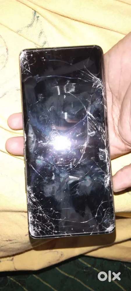 Tach tota hua h par kaam sab kar ta h