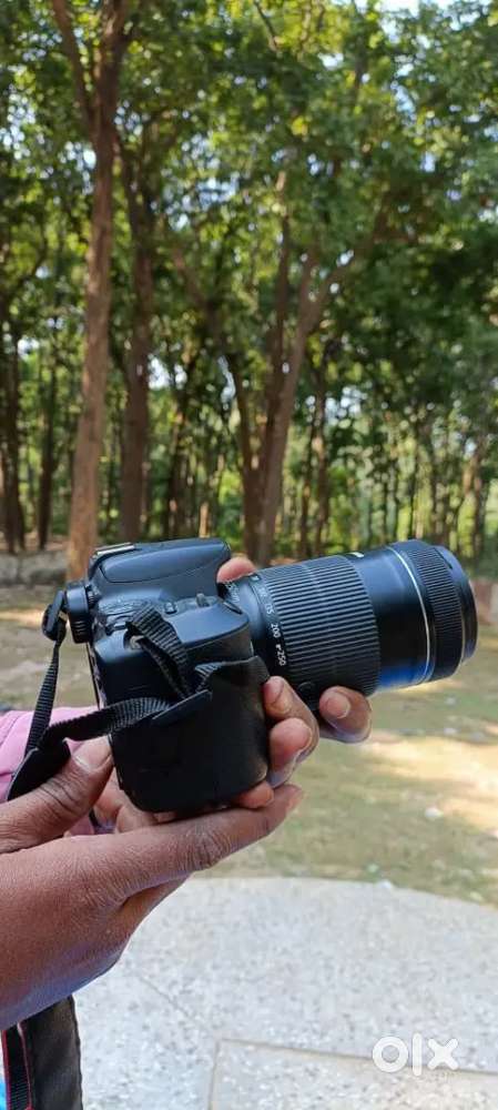 Canon d200 New camara hai 6m used. ₹35000price