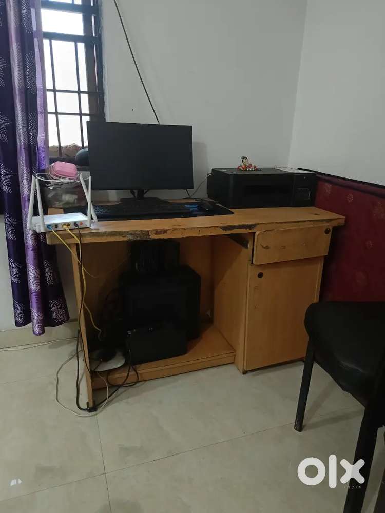 This is computer table